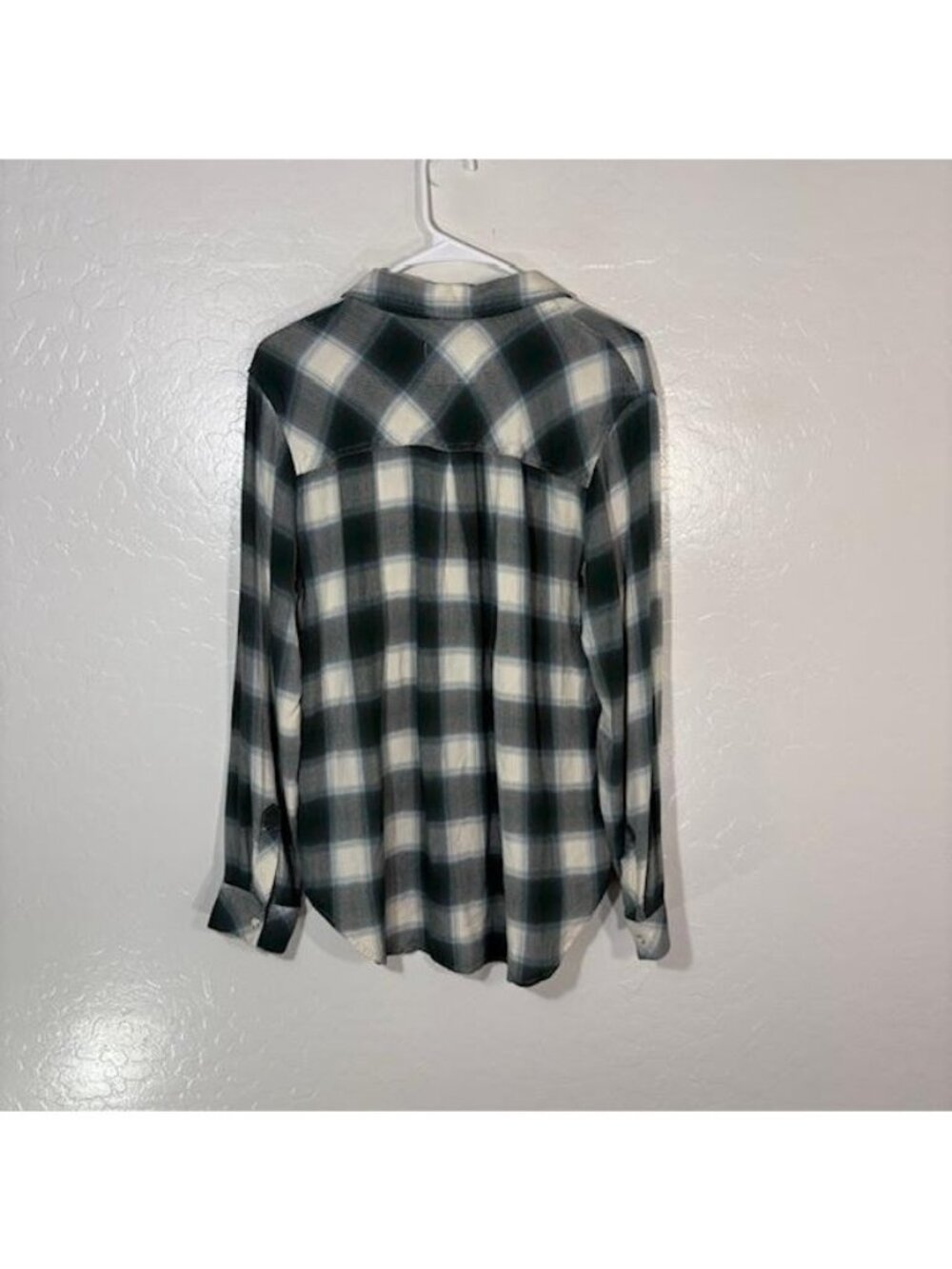 Rails Hunter Shirt Womens Large Green White Plaid Soft Rayon Button Up Top - Picture 8 of 10